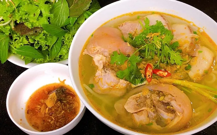 Khám Phá Hình Ảnh Bún Giò Heo Chuẩn Vị Cho Tín Đồ Ẩm Thực Cùng Các Biến Thể Đa Dạng Khám Phá Hình Ảnh Bún Giò Heo Chuẩn Vị Cho Tín Đồ Ẩm Thực Cùng Các Biến Thể Đa Dạng