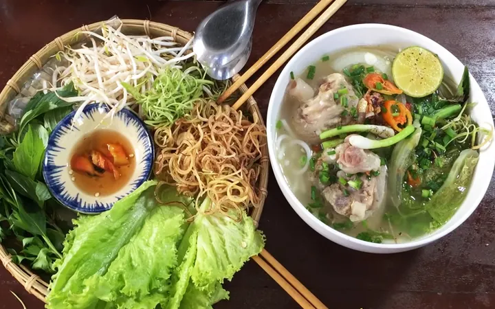 Khám Phá Hình Ảnh Bún Giò Heo Chuẩn Vị Cho Tín Đồ Ẩm Thực Cùng Các Biến Thể Đa Dạng Khám Phá Hình Ảnh Bún Giò Heo Chuẩn Vị Cho Tín Đồ Ẩm Thực Cùng Các Biến Thể Đa Dạng