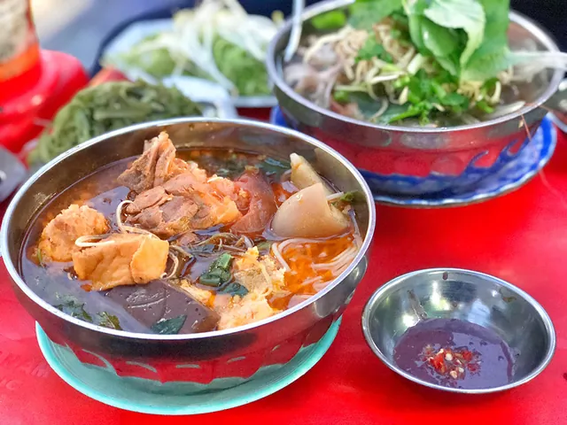 Khám Phá Hình Ảnh Bún Giò Heo Chuẩn Vị Cho Tín Đồ Ẩm Thực Cùng Các Biến Thể Đa Dạng Khám Phá Hình Ảnh Bún Giò Heo Chuẩn Vị Cho Tín Đồ Ẩm Thực Cùng Các Biến Thể Đa Dạng