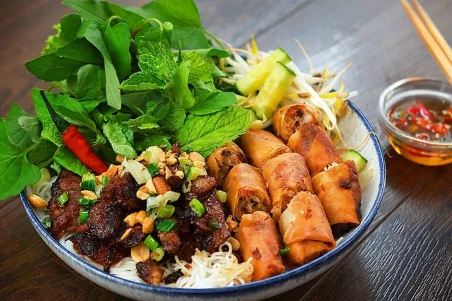 Khám Phá Hình Ảnh Bún Giò Heo Chuẩn Vị Cho Tín Đồ Ẩm Thực Cùng Các Biến Thể Đa Dạng Khám Phá Hình Ảnh Bún Giò Heo Chuẩn Vị Cho Tín Đồ Ẩm Thực Cùng Các Biến Thể Đa Dạng