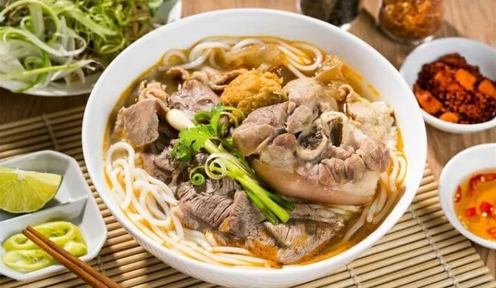 Khám Phá Hình Ảnh Bún Giò Heo Chuẩn Vị Cho Tín Đồ Ẩm Thực Cùng Các Biến Thể Đa Dạng Khám Phá Hình Ảnh Bún Giò Heo Chuẩn Vị Cho Tín Đồ Ẩm Thực Cùng Các Biến Thể Đa Dạng