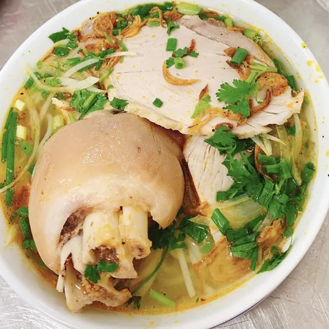 Khám Phá Hình Ảnh Bún Giò Heo Chuẩn Vị Cho Tín Đồ Ẩm Thực Cùng Các Biến Thể Đa Dạng Khám Phá Hình Ảnh Bún Giò Heo Chuẩn Vị Cho Tín Đồ Ẩm Thực Cùng Các Biến Thể Đa Dạng