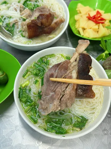 Khám Phá Hình Ảnh Bún Giò Heo Chuẩn Vị Cho Tín Đồ Ẩm Thực Cùng Các Biến Thể Đa Dạng Khám Phá Hình Ảnh Bún Giò Heo Chuẩn Vị Cho Tín Đồ Ẩm Thực Cùng Các Biến Thể Đa Dạng