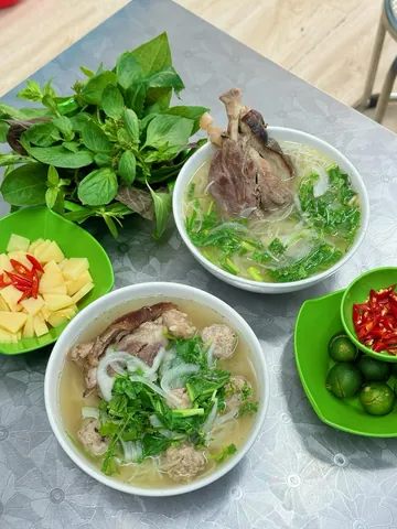 Khám Phá Hình Ảnh Bún Giò Heo Chuẩn Vị Cho Tín Đồ Ẩm Thực Cùng Các Biến Thể Đa Dạng Khám Phá Hình Ảnh Bún Giò Heo Chuẩn Vị Cho Tín Đồ Ẩm Thực Cùng Các Biến Thể Đa Dạng