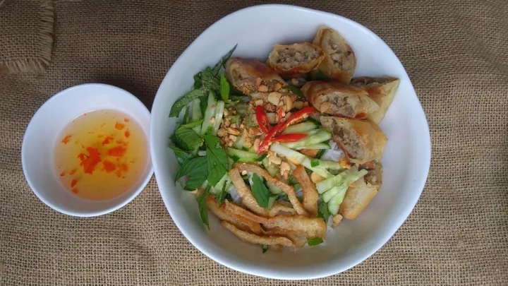 Khám Phá Hình Ảnh Bún Giò Heo Chuẩn Vị Cho Tín Đồ Ẩm Thực Cùng Các Biến Thể Đa Dạng Khám Phá Hình Ảnh Bún Giò Heo Chuẩn Vị Cho Tín Đồ Ẩm Thực Cùng Các Biến Thể Đa Dạng