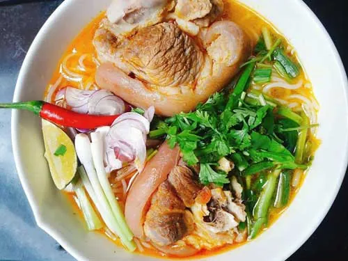 Khám Phá Hình Ảnh Bún Giò Heo Chuẩn Vị Cho Tín Đồ Ẩm Thực Cùng Các Biến Thể Đa Dạng Khám Phá Hình Ảnh Bún Giò Heo Chuẩn Vị Cho Tín Đồ Ẩm Thực Cùng Các Biến Thể Đa Dạng