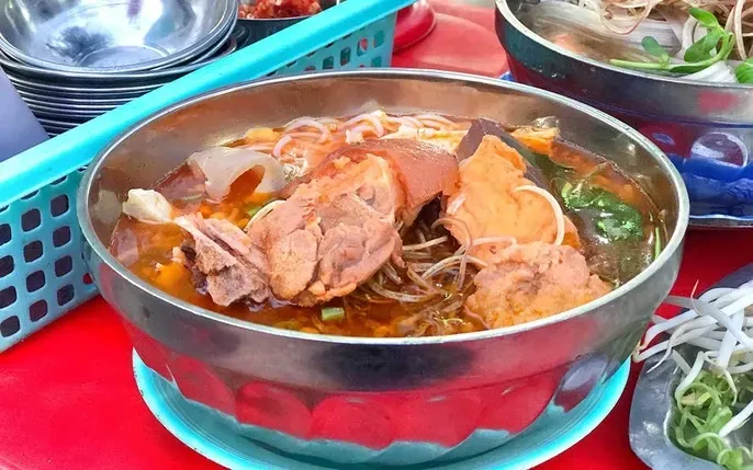 Khám Phá Hình Ảnh Bún Giò Heo Chuẩn Vị Cho Tín Đồ Ẩm Thực Cùng Các Biến Thể Đa Dạng Khám Phá Hình Ảnh Bún Giò Heo Chuẩn Vị Cho Tín Đồ Ẩm Thực Cùng Các Biến Thể Đa Dạng