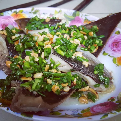 Khám Phá Hình Ảnh Cá Lồi: Nhận Diện Đặc Điểm Và Phân Biệt Với Cá Đuối Cho Du Khách & Người Yêu Ẩm Thực