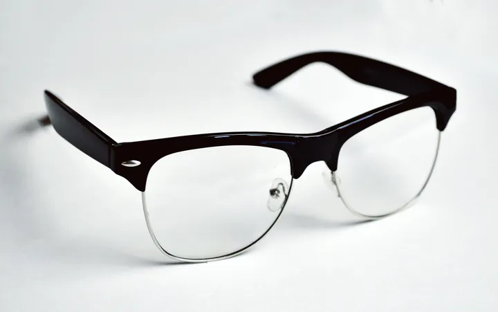 Phân Tích Hình Ảnh Cái Kính Và Ý Nghĩa Tác Phẩm Văn Học Cho Học Sinh Lớp 8 Qua Gọng Kính, Tròng Kính Phân Tích Hình Ảnh Cái Kính Và Ý Nghĩa Tác Phẩm Văn Học Cho Học Sinh Lớp 8 Qua Gọng Kính, Tròng Kính