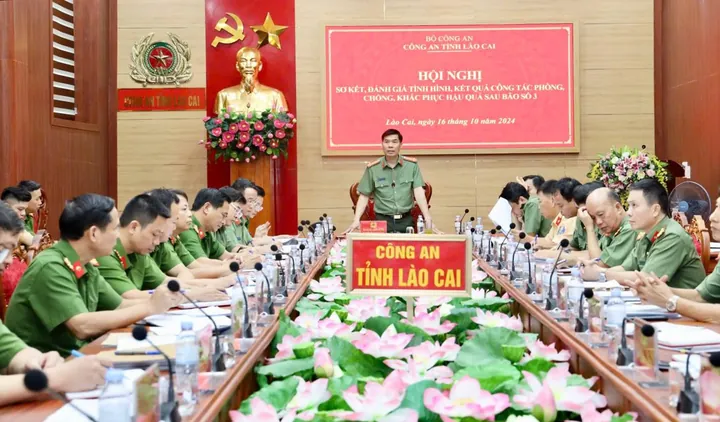 Xem Hình Ảnh Cái Thuổng Chi Tiết Cùng Cấu Tạo Khác Với Xẻng Cho Người Làm Vườn