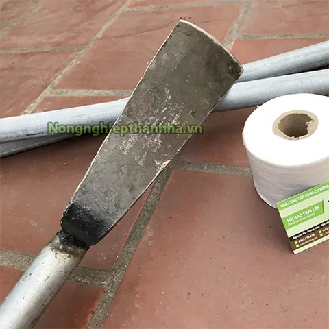 Xem Hình Ảnh Cái Thuổng Chi Tiết Cùng Cấu Tạo Khác Với Xẻng Cho Người Làm Vườn