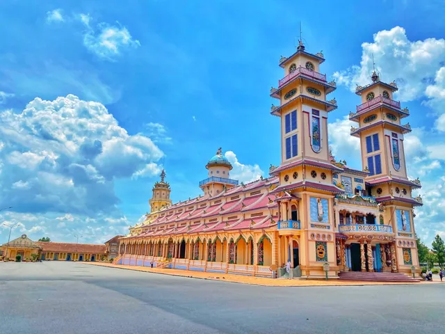 Khám Phá Hình Ảnh Cao Đài Và Kiến Trúc Tòa Thánh Tây Ninh Dành Cho Du Khách Yêu Văn Hóa Khám Phá Hình Ảnh Cao Đài Và Kiến Trúc Tòa Thánh Tây Ninh Dành Cho Du Khách Yêu Văn Hóa