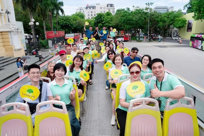 Xem Hình Ảnh Cathay Life Dành Cho Khách Hàng Tiềm Năng: Từ Logo Thương Hiệu Đến Văn Phòng Giao Dịch