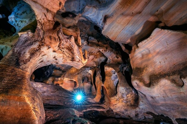 Tải Và Sử Dụng Hình Ảnh “cave” Miễn Phí Bản Quyền: Hướng Dẫn Toàn Diện Cho Người Thiết Kế & Nội Dung