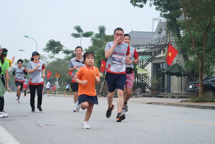 Tìm Và Tải Hình Ảnh Chạy Marathon Cho Vận Động Viên: Từ Ảnh Bib Đến Kho Ảnh Stock