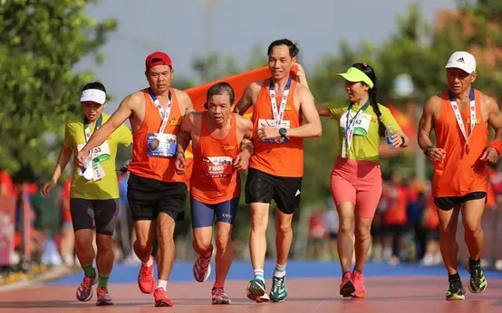 Tìm Và Tải Hình Ảnh Chạy Marathon Cho Vận Động Viên: Từ Ảnh Bib Đến Kho Ảnh Stock
