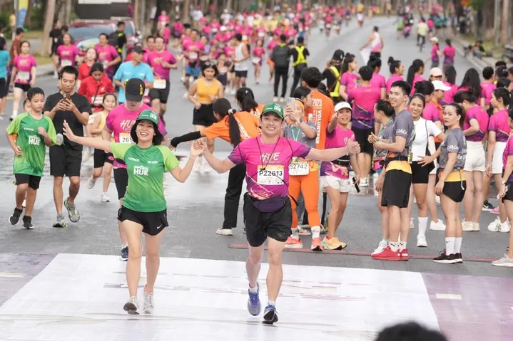 Tìm Và Tải Hình Ảnh Chạy Marathon Cho Vận Động Viên: Từ Ảnh Bib Đến Kho Ảnh Stock