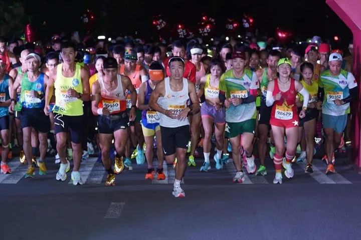 Tìm Và Tải Hình Ảnh Chạy Marathon Cho Vận Động Viên: Từ Ảnh Bib Đến Kho Ảnh Stock