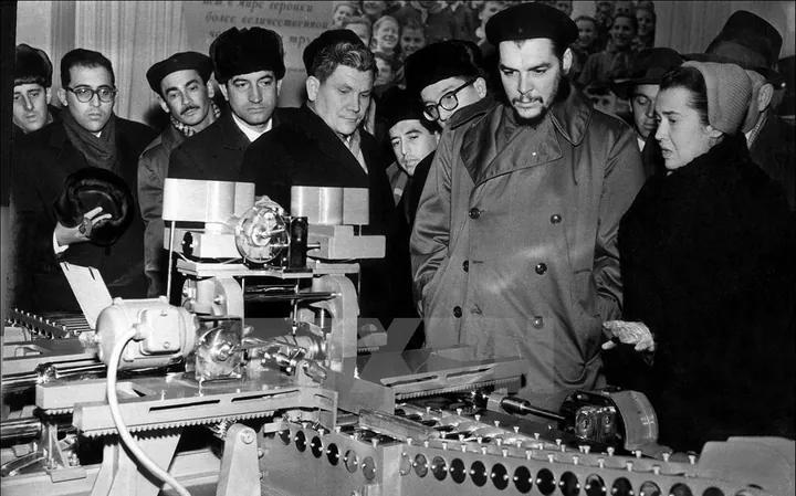 Khám Phá Nguồn Gốc Và Ý Nghĩa Hình Ảnh Che Guevara Dành Cho Người Yêu Lịch Sử Qua Bức Chân Dung Huyền Thoại Khám Phá Nguồn Gốc Và Ý Nghĩa Hình Ảnh Che Guevara Dành Cho Người Yêu Lịch Sử Qua Bức Chân Dung Huyền Thoại