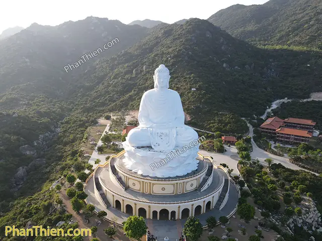 Chiêm Ngưỡng Hình Ảnh Chùa Ông Núi Bình Định Và Kiến Trúc Tượng Phật Khổng Lồ Chiêm Ngưỡng Hình Ảnh Chùa Ông Núi Bình Định Và Kiến Trúc Tượng Phật Khổng Lồ