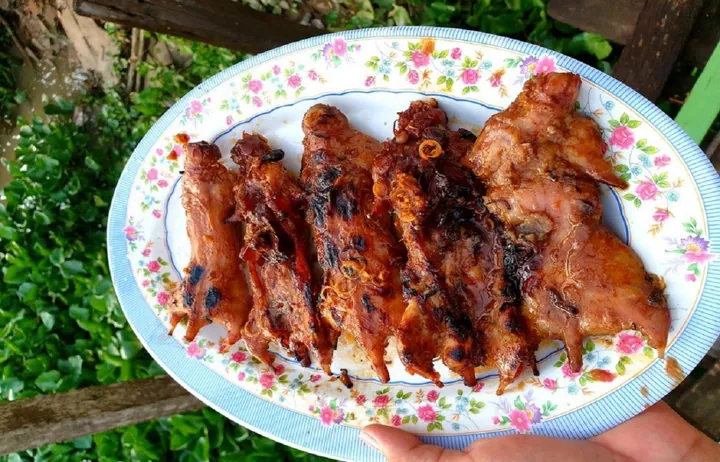 Khám Phá Hình Ảnh Chuột Nướng Đặc Sản Miền Tây Cho Thực Khách Tò Mò: Từ Chuột Đồng Nướng Lu Đến Chuột Nướng Mật Ong Khám Phá Hình Ảnh Chuột Nướng Đặc Sản Miền Tây Cho Thực Khách Tò Mò: Từ Chuột Đồng Nướng Lu Đến Chuột Nướng Mật Ong