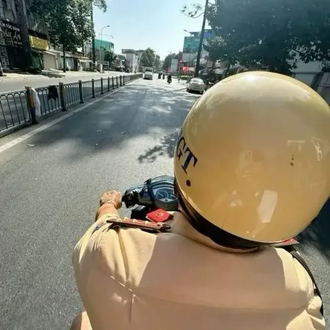 Hình Ảnh Công An Giao Thông Hài Hước: Bộ Sưu Tập, Ý Nghĩa & Cách Tận Dụng Cho Người Yêu Thích Meme Hình Ảnh Công An Giao Thông Hài Hước: Bộ Sưu Tập, Ý Nghĩa & Cách Tận Dụng Cho Người Yêu Thích Meme