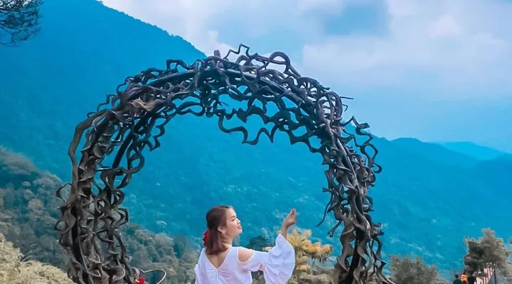 Chiêm Ngưỡng Hình Ảnh Cổng Trời Đẹp Ngoạn Mục Tại Sa Pa, Tam Đảo, Bali Cho Du Khách
