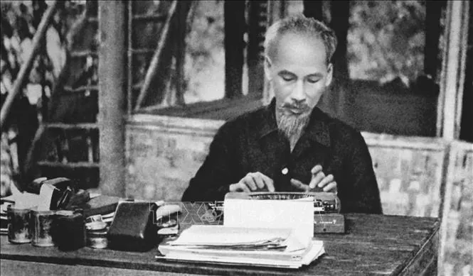 Khám Phá Hình Ảnh Chân Thực Và Ý Nghĩa Của Bác Hồ Dành Cho Người Yêu Lịch Sử: Từ Chân Dung Đến Tư Liệu Lịch Sử