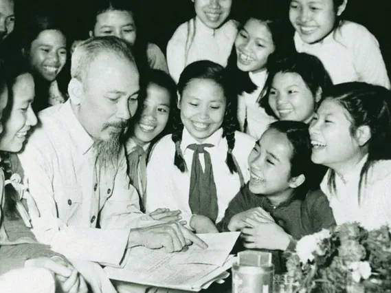 Khám Phá Hình Ảnh Chân Thực Và Ý Nghĩa Của Bác Hồ Dành Cho Người Yêu Lịch Sử: Từ Chân Dung Đến Tư Liệu Lịch Sử