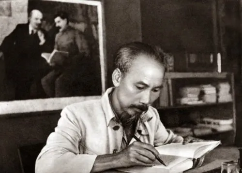 Khám Phá Hình Ảnh Chân Thực Và Ý Nghĩa Của Bác Hồ Dành Cho Người Yêu Lịch Sử: Từ Chân Dung Đến Tư Liệu Lịch Sử