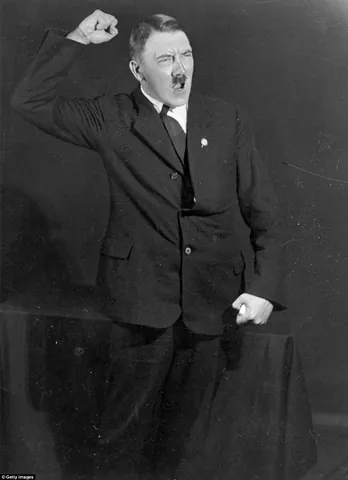 Khám Phá Bộ Sưu Tập Hình Ảnh Hiếm Và Chưa Công Bố Của Adolf Hitler Dành Cho Người Yêu Lịch Sử