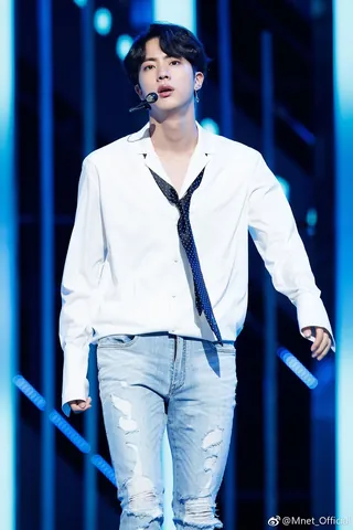 Chiêm Ngưỡng Hình Ảnh Jin (bts) Dành Cho Fan K-pop: Tổng Hợp Bộ Sưu Tập Ảnh Đời Thường Và Quân Ngũ