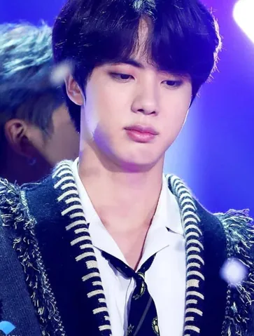 Chiêm Ngưỡng Hình Ảnh Jin (bts) Dành Cho Fan K-pop: Tổng Hợp Bộ Sưu Tập Ảnh Đời Thường Và Quân Ngũ