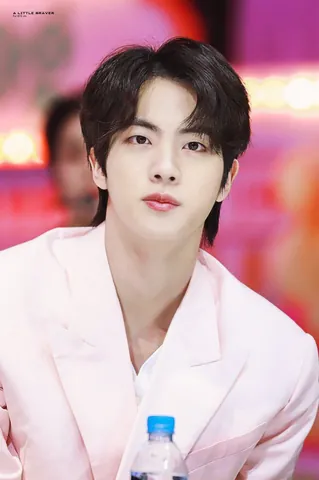 Chiêm Ngưỡng Hình Ảnh Jin (bts) Dành Cho Fan K-pop: Tổng Hợp Bộ Sưu Tập Ảnh Đời Thường Và Quân Ngũ