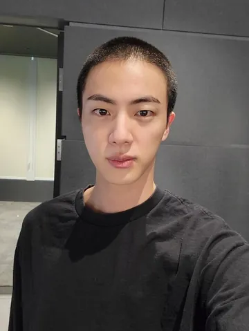 Chiêm Ngưỡng Hình Ảnh Jin (bts) Dành Cho Fan K-pop: Tổng Hợp Bộ Sưu Tập Ảnh Đời Thường Và Quân Ngũ