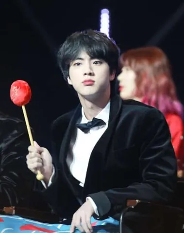 Chiêm Ngưỡng Hình Ảnh Jin (bts) Dành Cho Fan K-pop: Tổng Hợp Bộ Sưu Tập Ảnh Đời Thường Và Quân Ngũ