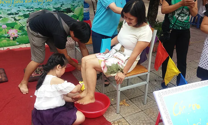 Tổng Hợp Hình Ảnh Đấm Lưng Thư Giãn Cho Người Bị Đau Lưng Và Các Kỹ Thuật Massage Tương Tự Tổng Hợp Hình Ảnh Đấm Lưng Thư Giãn Cho Người Bị Đau Lưng Và Các Kỹ Thuật Massage Tương Tự