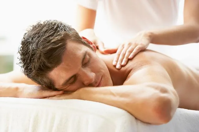 Tổng Hợp Hình Ảnh Đấm Lưng Thư Giãn Cho Người Bị Đau Lưng Và Các Kỹ Thuật Massage Tương Tự Tổng Hợp Hình Ảnh Đấm Lưng Thư Giãn Cho Người Bị Đau Lưng Và Các Kỹ Thuật Massage Tương Tự