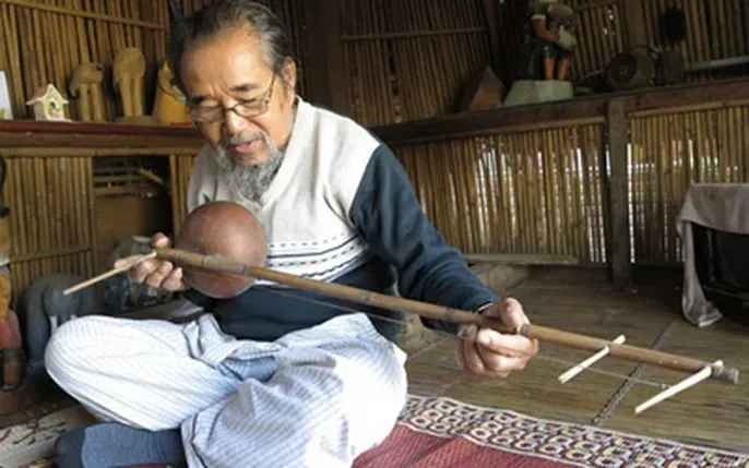 Xem Hình Ảnh Đàn Tam: Cấu Tạo, Phân Loại Và So Sánh Với Tam Thập Lục Cho Người Mới Tìm Hiểu Xem Hình Ảnh Đàn Tam: Cấu Tạo, Phân Loại Và So Sánh Với Tam Thập Lục Cho Người Mới Tìm Hiểu