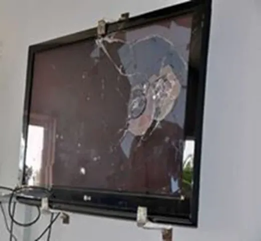 Xem Hình Ảnh Đập Tivi: Tổng Hợp Khoảnh Khắc Báo Hại Màn Hình Tv Của Fan Và Trẻ Nhỏ Xem Hình Ảnh Đập Tivi: Tổng Hợp Khoảnh Khắc Báo Hại Màn Hình Tv Của Fan Và Trẻ Nhỏ