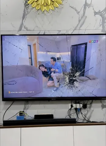 Xem Hình Ảnh Đập Tivi: Tổng Hợp Khoảnh Khắc Báo Hại Màn Hình Tv Của Fan Và Trẻ Nhỏ Xem Hình Ảnh Đập Tivi: Tổng Hợp Khoảnh Khắc Báo Hại Màn Hình Tv Của Fan Và Trẻ Nhỏ