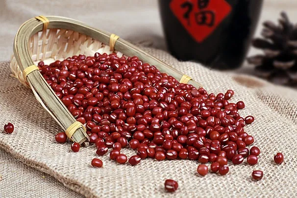 Tải Và Khám Phá Hình Ảnh Đậu Đỏ: So Sánh Đậu Đỏ Hạt To Và Hạt Nhỏ Cho Người Thiết Kế