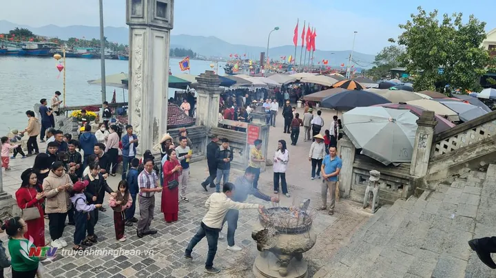 Chiêm Ngưỡng Hình Ảnh Đền Cờn Nghệ An: Bộ Sưu Tập Ảnh Thực Tế Và Vị Trí Linh Thiêng Cho Khách Hành Hương Chiêm Ngưỡng Hình Ảnh Đền Cờn Nghệ An: Bộ Sưu Tập Ảnh Thực Tế Và Vị Trí Linh Thiêng Cho Khách Hành Hương