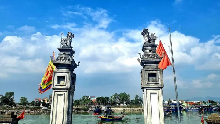 Chiêm Ngưỡng Hình Ảnh Đền Cờn Nghệ An: Bộ Sưu Tập Ảnh Thực Tế Và Vị Trí Linh Thiêng Cho Khách Hành Hương Chiêm Ngưỡng Hình Ảnh Đền Cờn Nghệ An: Bộ Sưu Tập Ảnh Thực Tế Và Vị Trí Linh Thiêng Cho Khách Hành Hương