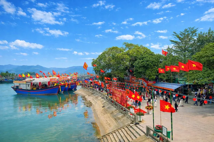 Chiêm Ngưỡng Hình Ảnh Đền Cờn Nghệ An: Bộ Sưu Tập Ảnh Thực Tế Và Vị Trí Linh Thiêng Cho Khách Hành Hương Chiêm Ngưỡng Hình Ảnh Đền Cờn Nghệ An: Bộ Sưu Tập Ảnh Thực Tế Và Vị Trí Linh Thiêng Cho Khách Hành Hương