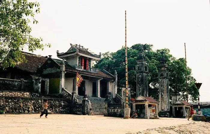 Chiêm Ngưỡng Hình Ảnh Đền Cờn Nghệ An: Bộ Sưu Tập Ảnh Thực Tế Và Vị Trí Linh Thiêng Cho Khách Hành Hương Chiêm Ngưỡng Hình Ảnh Đền Cờn Nghệ An: Bộ Sưu Tập Ảnh Thực Tế Và Vị Trí Linh Thiêng Cho Khách Hành Hương