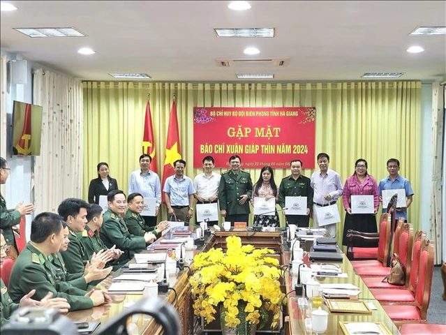 Bộ Sưu Tập Hình Ảnh Đẹp Về Bộ Đội Biên Phòng: Tài Liệu Tham Khảo Cho Người Yêu Lịch Sử Và Nhiếp Ảnh