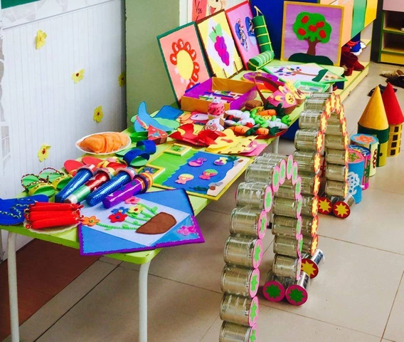 Hình Ảnh Đồ Dùng Tự Tạo Mầm Non: Bộ Sưu Tập Ý Tưởng Sáng Tạo Dành Cho Giáo Viên & Phụ Huynh Hình Ảnh Đồ Dùng Tự Tạo Mầm Non: Bộ Sưu Tập Ý Tưởng Sáng Tạo Dành Cho Giáo Viên & Phụ Huynh