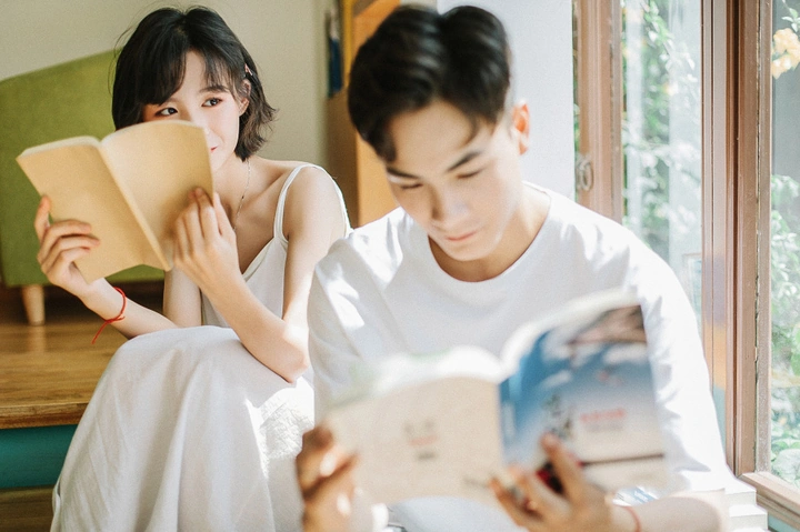 Ảnh Đôi Bạn Thân Nam Nữ: Bộ Sưu Tập Cute, Ý Nghĩa & Cách Tạo Dáng Đỉnh Cao Cho Người Trên Mạng Xã Hội Ảnh Đôi Bạn Thân Nam Nữ: Bộ Sưu Tập Cute, Ý Nghĩa & Cách Tạo Dáng Đỉnh Cao Cho Người Trên Mạng Xã Hội