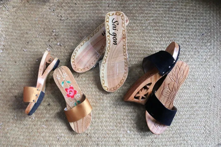 Tải Và Sử Dụng Hình Ảnh Đôi Guốc Miễn Phí Cho Designer & Blogger Từ Nguồn Stock Đến Guốc Gỗ Sài Gòn Tải Và Sử Dụng Hình Ảnh Đôi Guốc Miễn Phí Cho Designer & Blogger Từ Nguồn Stock Đến Guốc Gỗ Sài Gòn